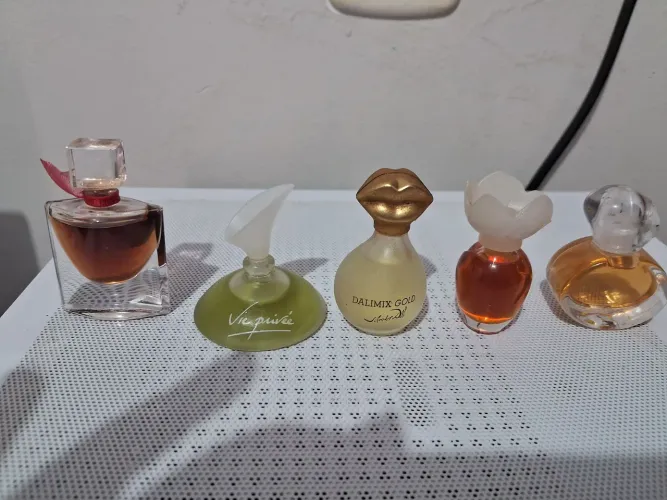 Lote de miniaturas de perfumes sem caixinhas
