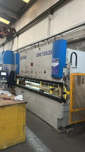 Prensa Dobradeira CNC SORG DHS 135/35 - 135 Ton x 3.000 mm Livre
