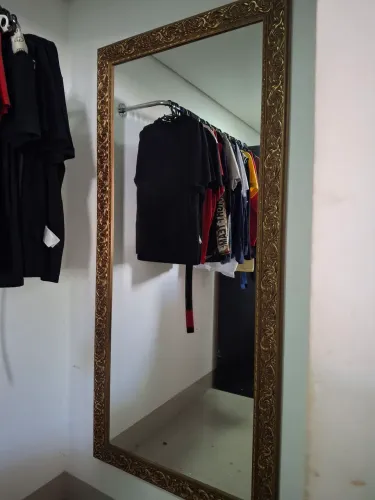 Espelho com moldura