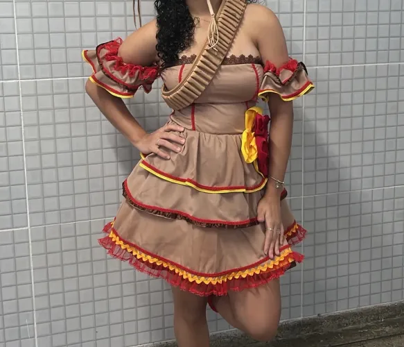 Vende-se vestido de Maria Bonita feito a mão e Cartucheira couro original