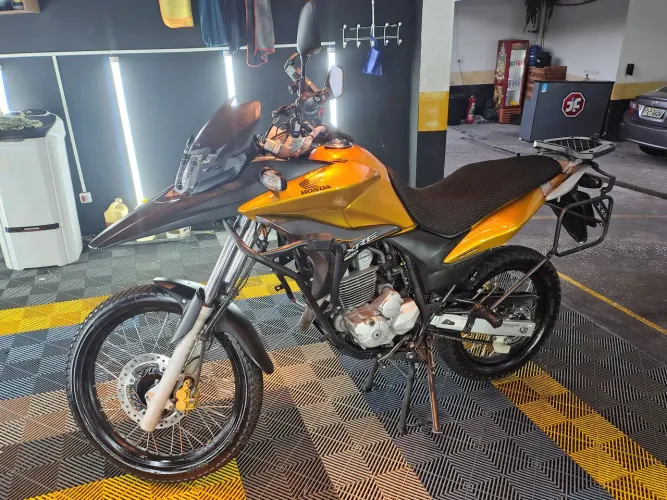 Vendo Xre 300 Excelente estado. 