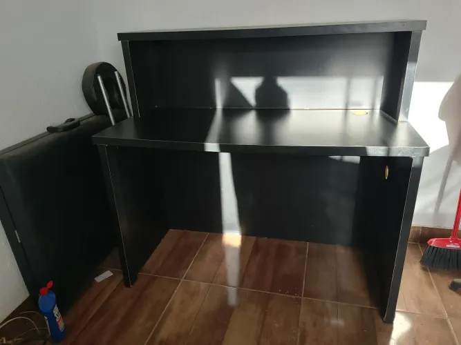 Escrivaninha / Mesa para Computador com Prateleira - Preta