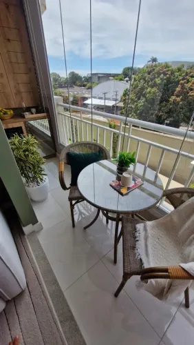 Conjunto Mesa e Cadeiras