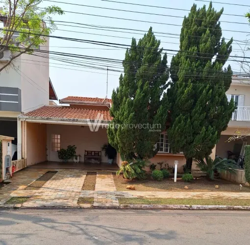 Casa térrea a venda no Condomínio Residencial Okinawa.