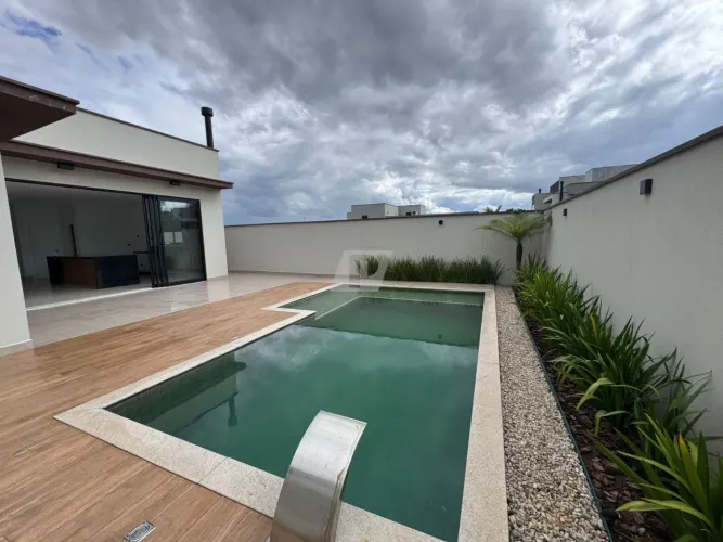 Casa em Condomínio em Piracicaba-SP, Bairro Ondas: 3 Quartos, 3 Suítes, 4 Banheiros, 238m²