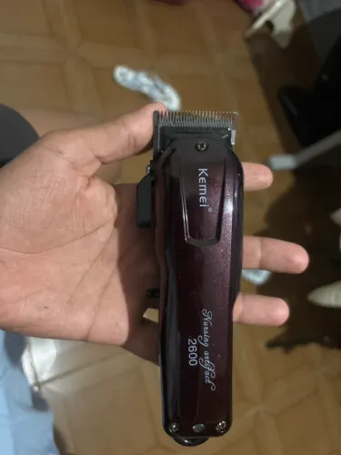 Maquininha de cortar kemei nova 