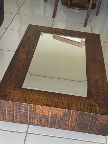 Mesa de centro rústica com espelho
