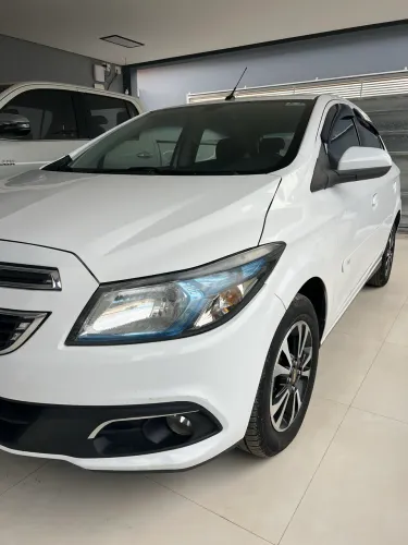 Chevrolet Onix Hatch LTZ 1.4 8V Flex Power Aut. 4P 2014