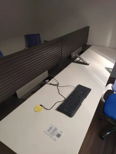 Móveis de escritório. Estação de trabalho, armário, cadeira. Ótimo estado.