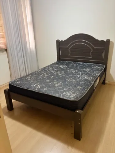 Cama de casal com colchão 