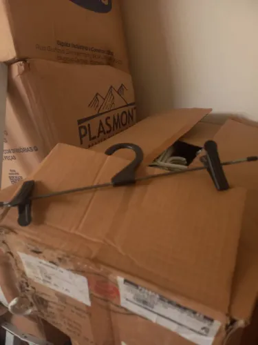 Vendo araras cabides e mostruário de loja