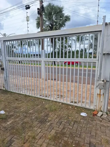 PORTÃO ARTICULADO COM MOTOR