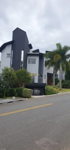Casa em Condomínio Fechado em Jardim Limoeiro - Arujá, SP