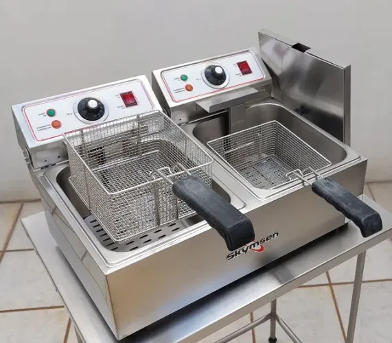 Fritadeira elétrica Skymsen 220v 10L - 2 cubas independentes de 5L (LIMPA E REVISADA)