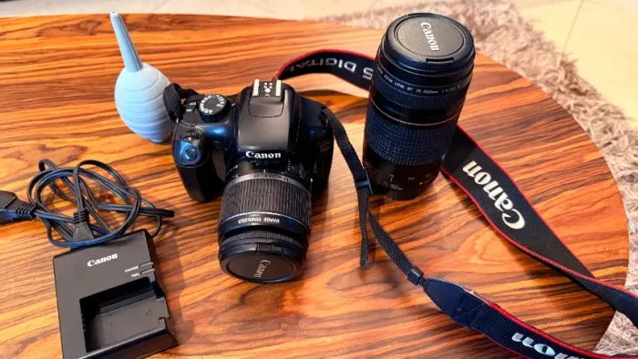 Canon EOS 1100D + lente 18-55mm + teleobjetiva 75-300mm + kit completo