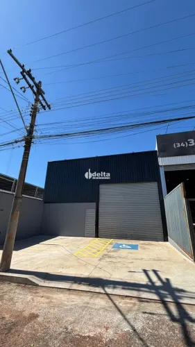 Galpão novo à venda no bairro Marta Helena em Uberlândia Mg.