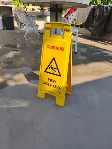 Placa Sinalizadora de Piso Molhado