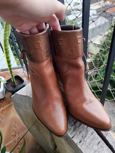 Bota caramelo couro luz da lua 39