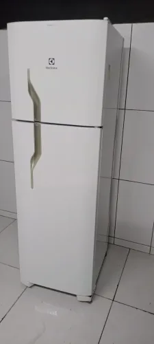 Vende uma geladeira Fros free semi nova
