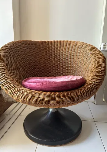 Cadeira giratória em fibra natural saccaro