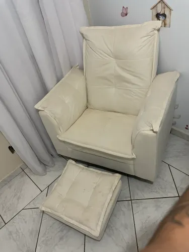 Vendo poltrona amamentação com puf