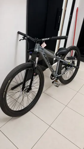 Bicicleta aro 29 absolute Nero 5 com mt200 com pinçar de deore XT, a venda aceito oferta