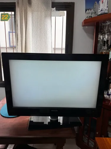 TV Philips 32? LCD com defeito + controle original