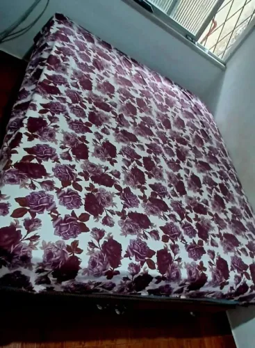 Cama queen c/ Colchão de molas ensacadas