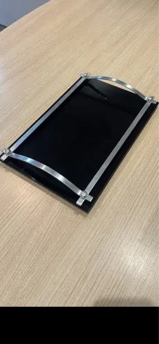 Bandeja Decorativa de Vidro Preto com Alças em Aço Inox (42x28cm)