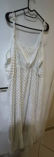 Vestido branco ashua g1 detalhes dourados e prateados