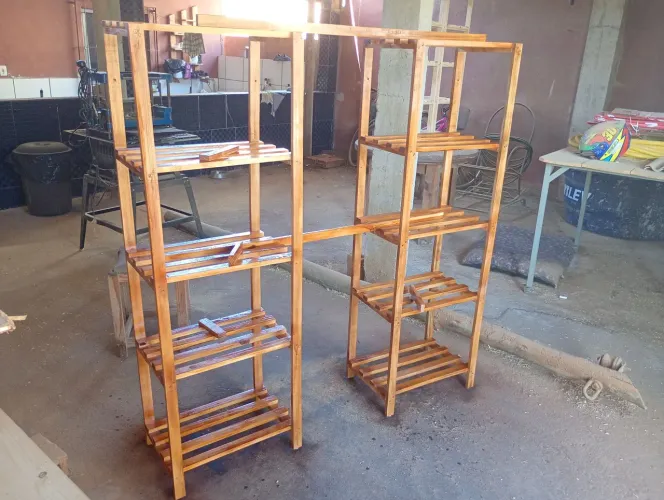 Guarda roupa GGG envernizado 150 x 180 x 35 cm
