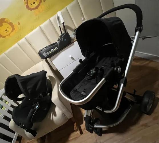Carrinho de bebê, bebê conforto e acessório do bebê conforto 