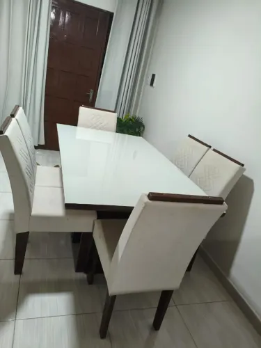 Mesa de jantar com 06 cadeiras