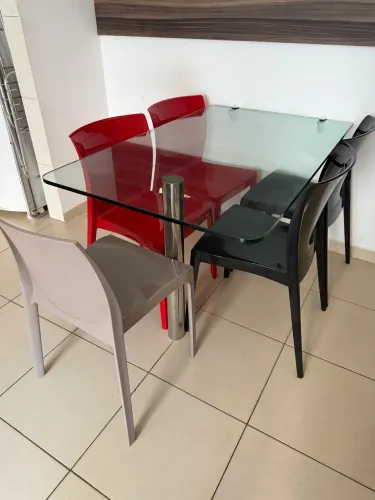 Mesa com 5 cadeiras