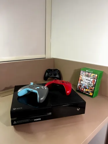 Xbox one completo + 3 controles + 2(4) jogos