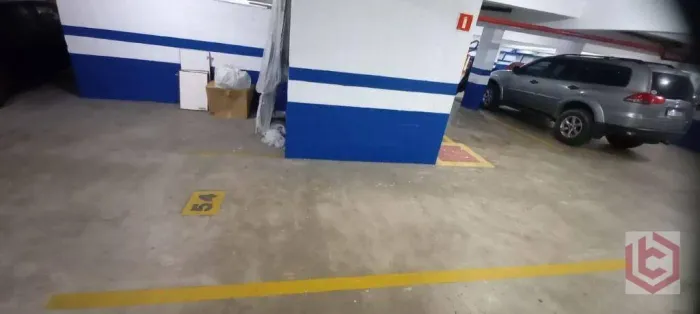 Box/Garagem para alugar por R$ 230 + ENCARGOS/mês - Pompéia - Santos/SP