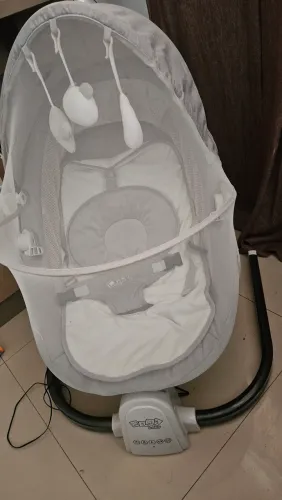 Cadeirinha de Balanço Automática Maxi Baby com Controle Remoto
