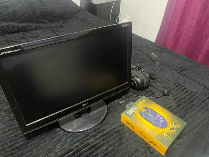 Monitor 21 polegadas vga hdmi com brindes