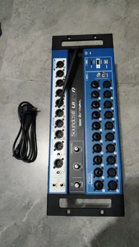 Mesa de som UI24