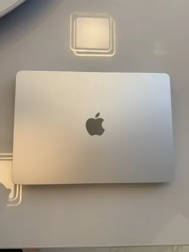 MacBook Air 13" M2 2022 8GB 256GB Prateado - Seminovo com Carregador