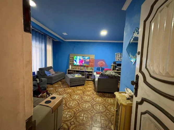 Casa com 3 dormitórios e edícula. Aceita FGTS e financiamento.