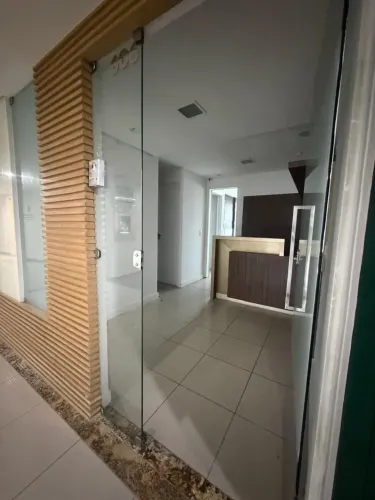 Sala pronta com 32m2, divisórias, recepção, lavabo, no Pátio Dom Luís.