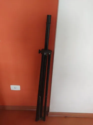 Tripé caixa de som ativa