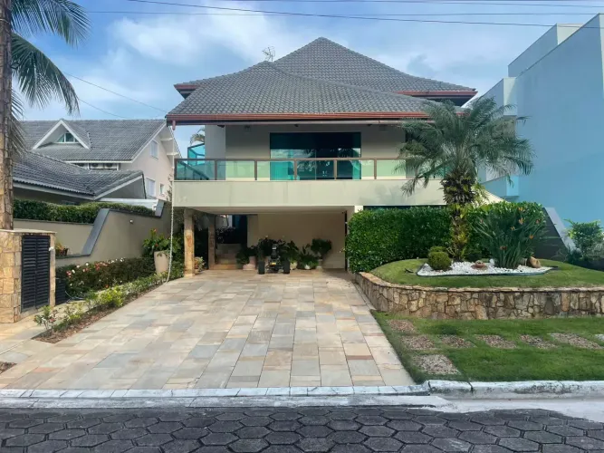 Casa de condomínio para venda com 325 metros quadrados com 4 quartos