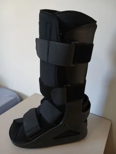 Vendo bota ortopédica estado de nova tamanho 40