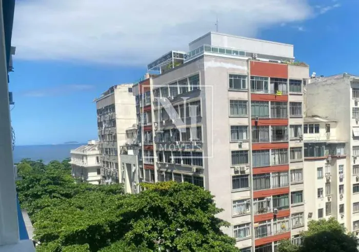 Apartamento Sala e Quarto Reformado 40 m², no Posto 2 de Copacabana Pronto para Morar