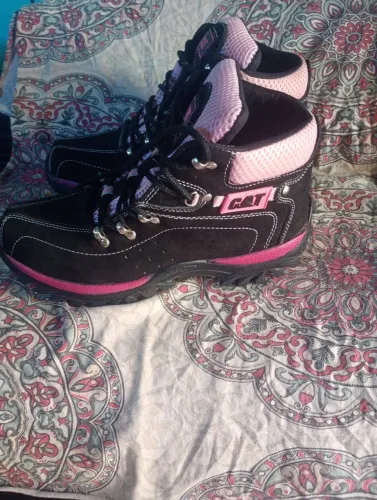 Vendo essa bota nova nunca foi usada 