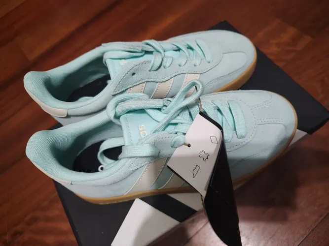 Tênis Adidas feminino 34