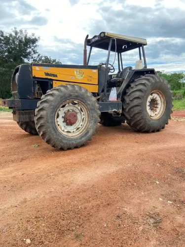 Trator agrícola 