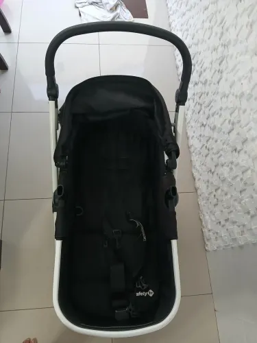 Carrinho de Bebê Moisés Safety 1S Com Bebê Conforto e Base